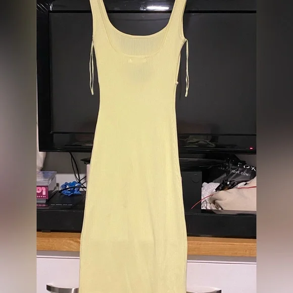 Bright yellow maxi dress - Picture 2 of 2